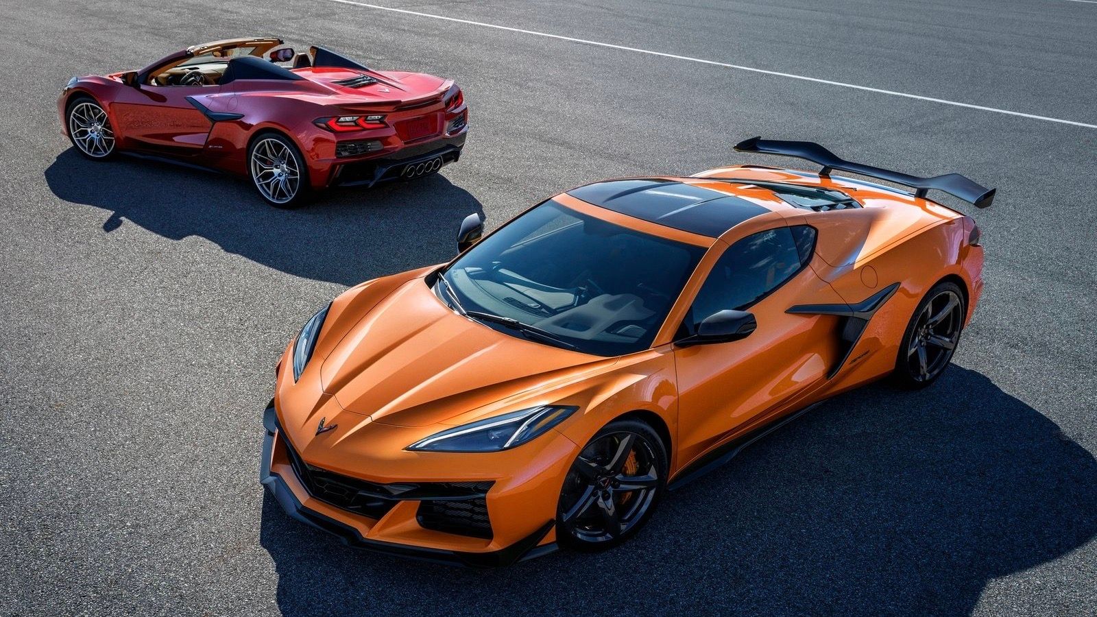 2023 laranja e vermelho Chevrolet Corvette Z06