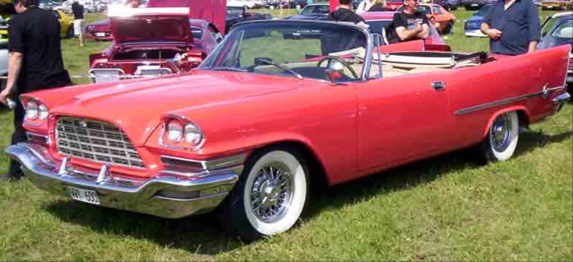 Chrysler 300C conversível vermelho