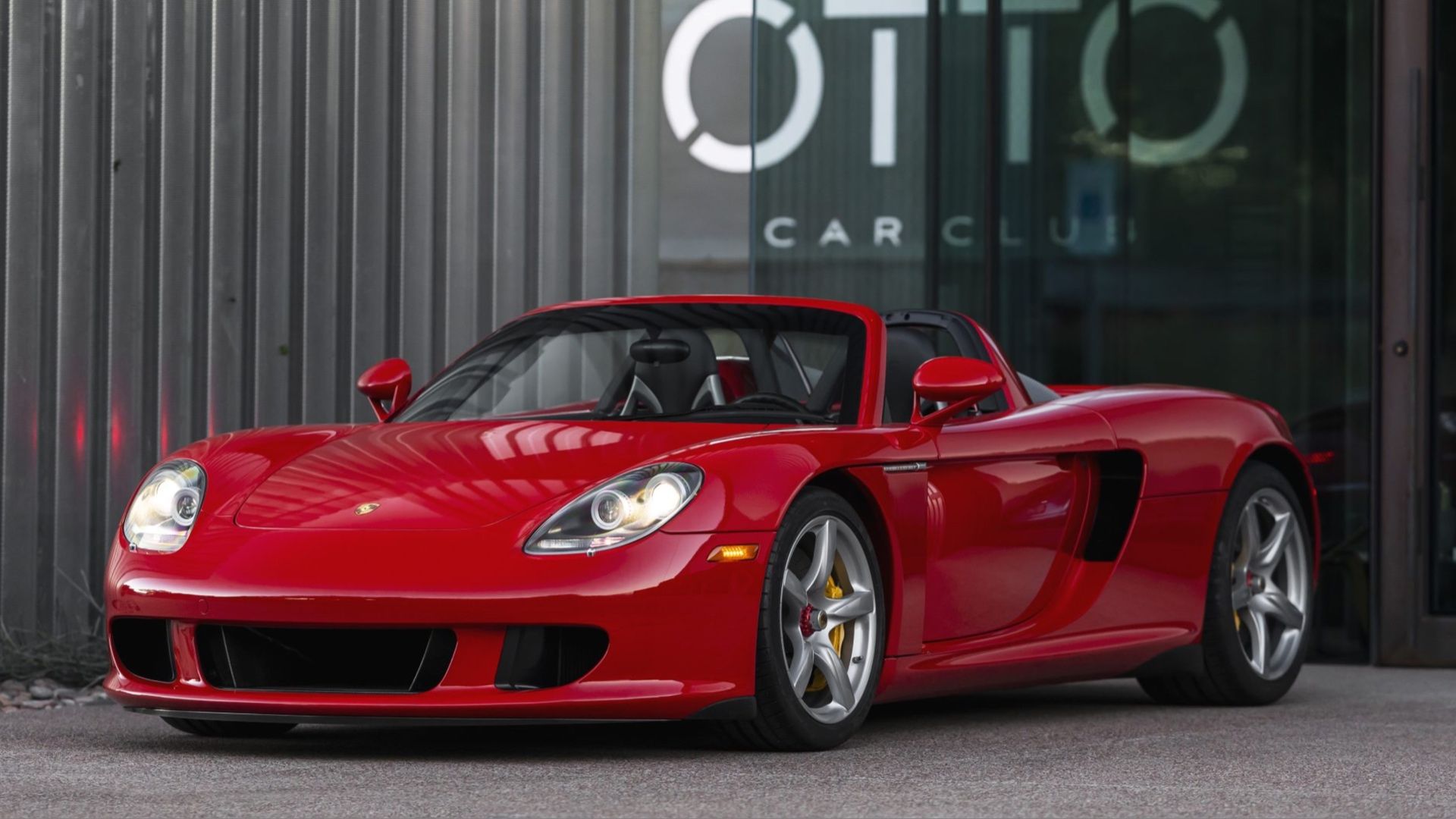 Red Porsche Carrera GT