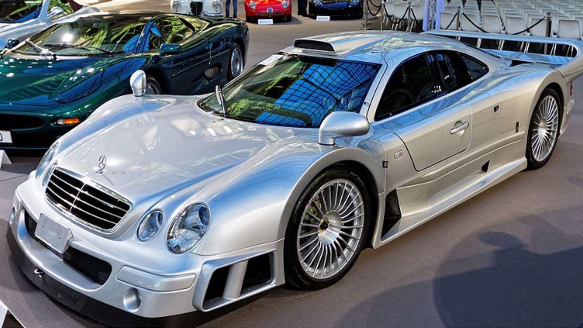 Silver Mercedes CLK GTR Straßenversion