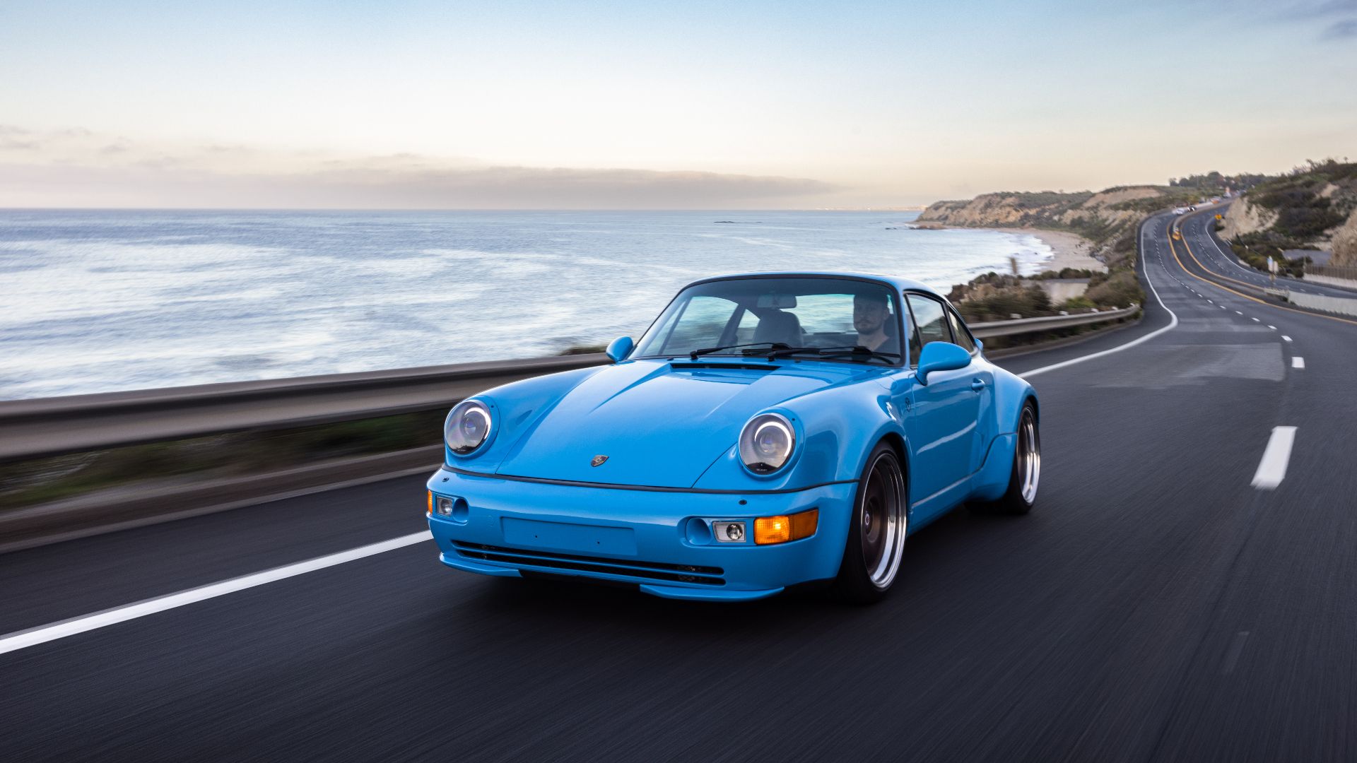 Everrati 964 Porsche 911 EV Azul