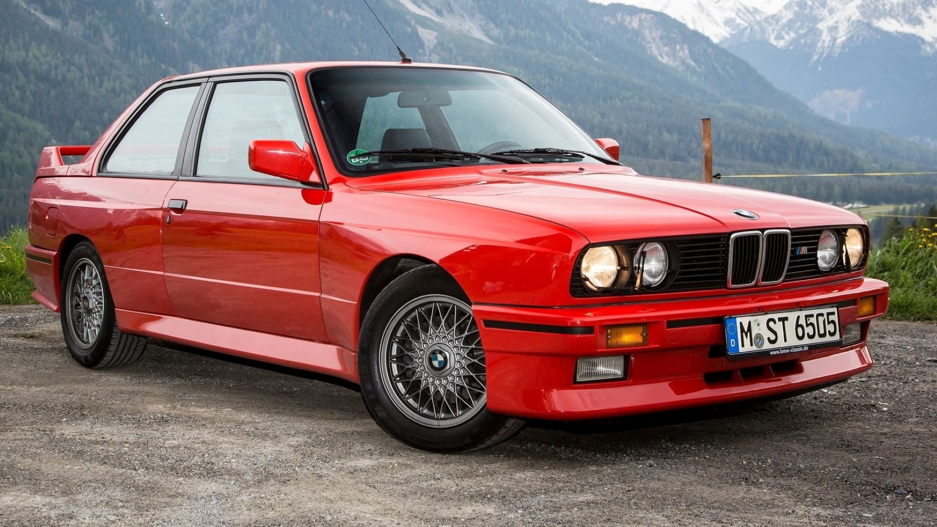 Frente 3/4 do BMW M3 1987