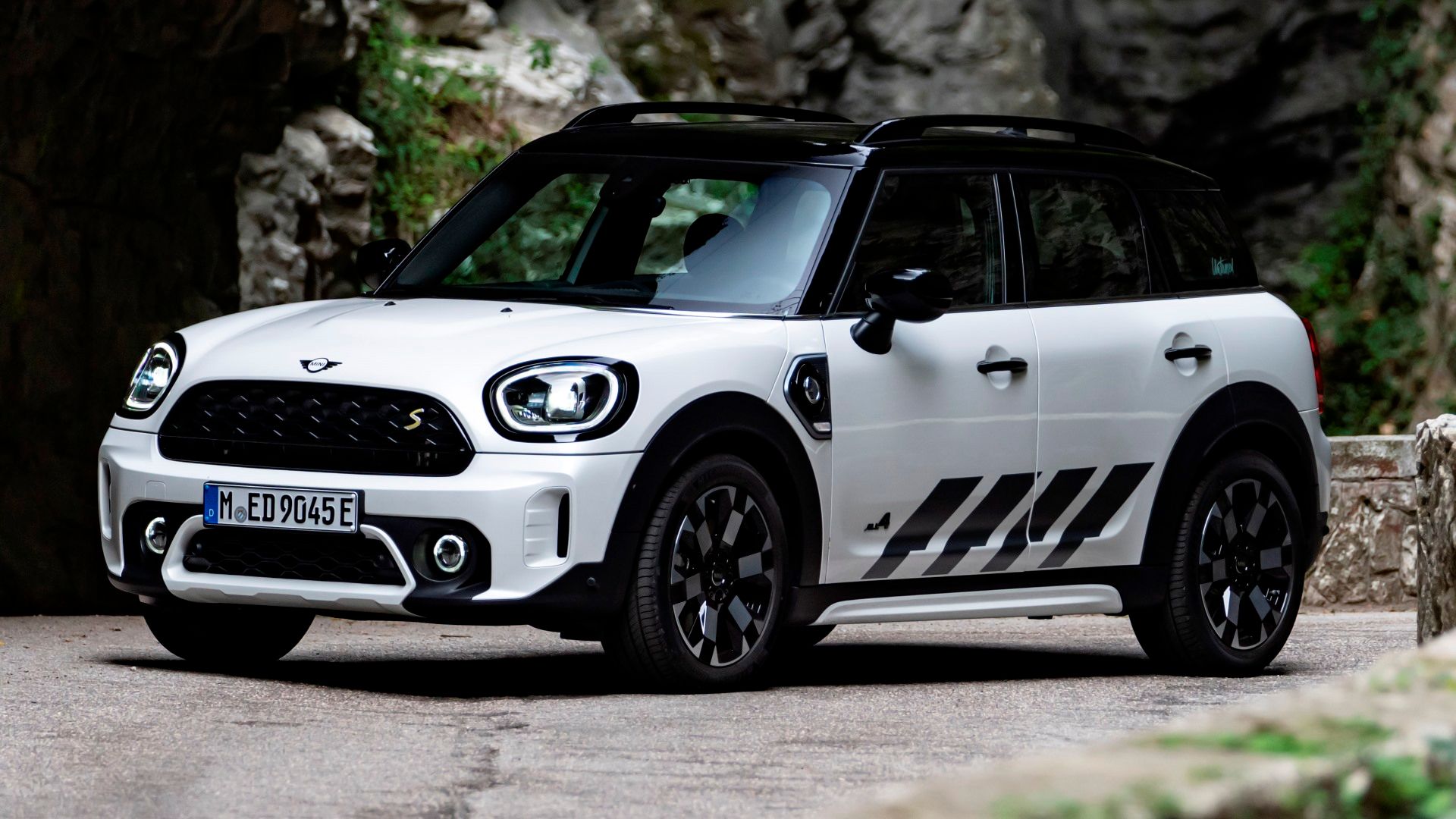 White SE Countryman parked