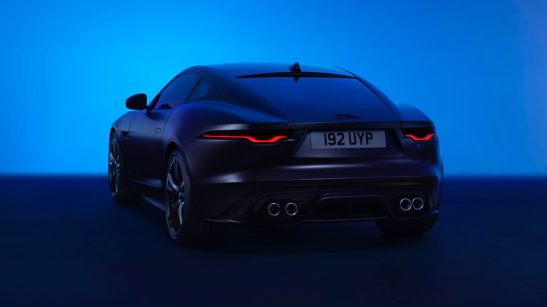 Coupé Jaguar F-Type preto 2024
