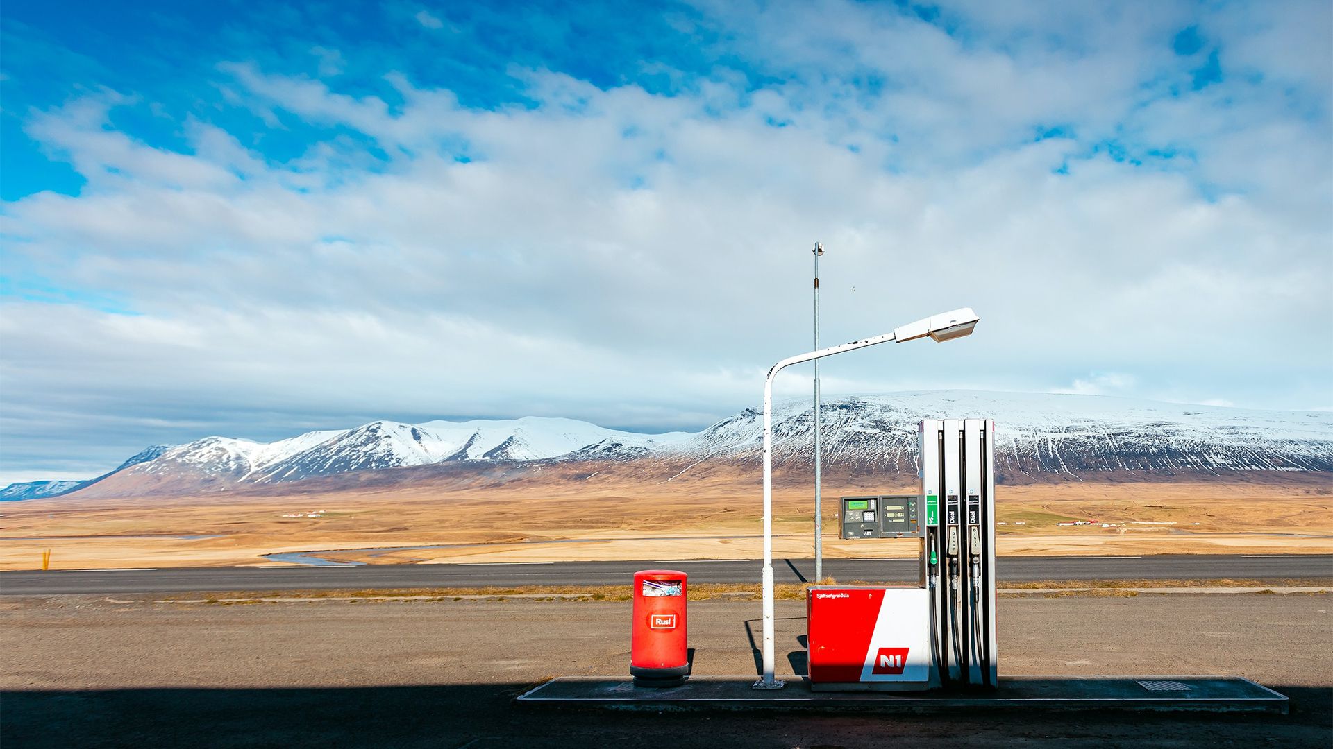 Posto de gasolina vazio 