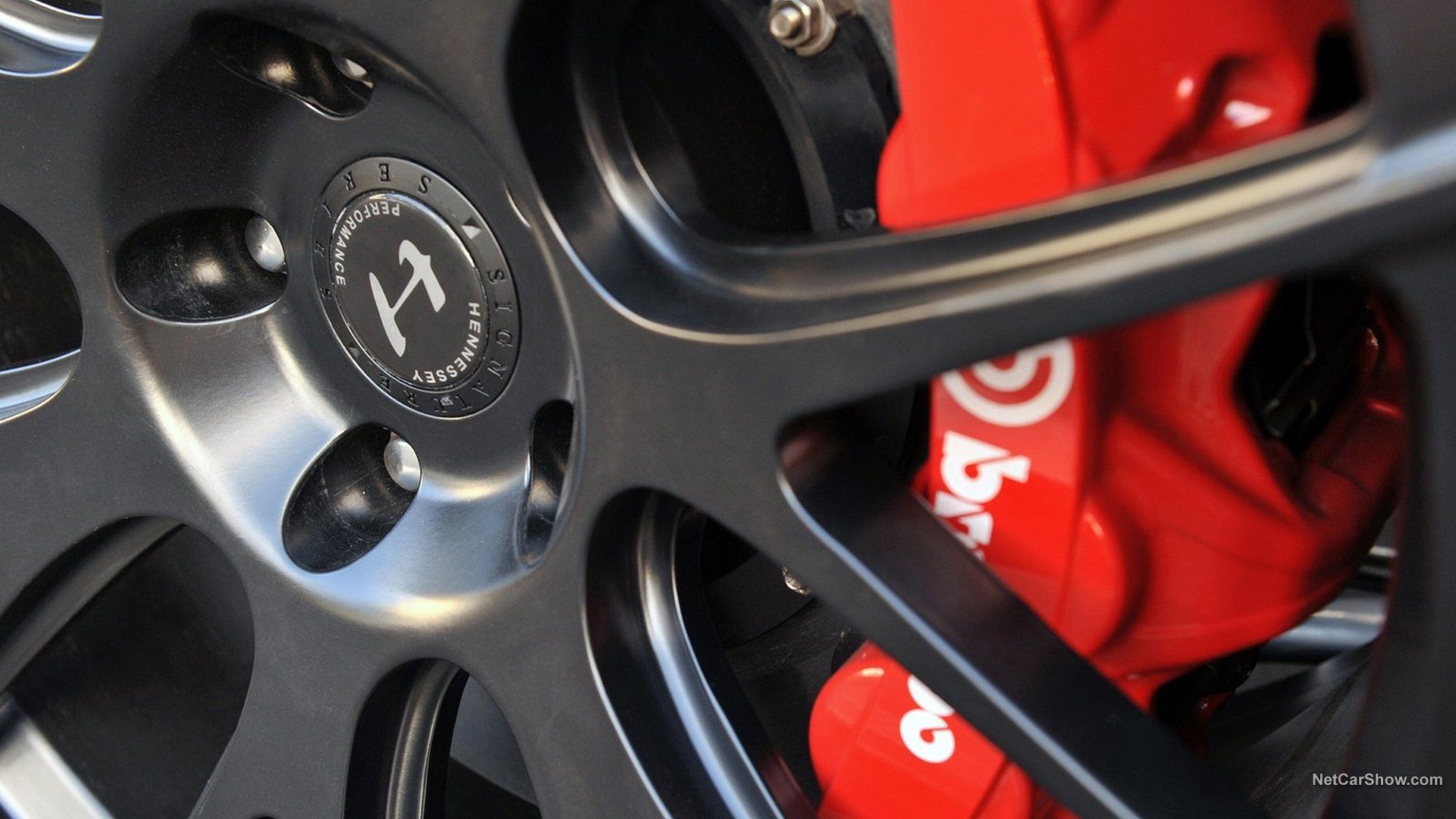 Imagem do volante e sistema de freio do Hennessey Venom GT