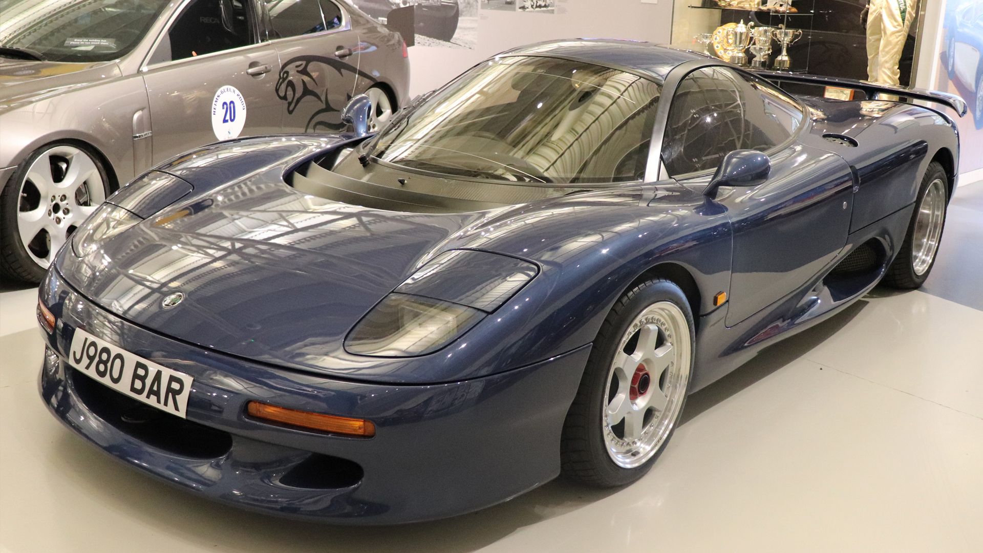 Jaguar XJR-15 Azul