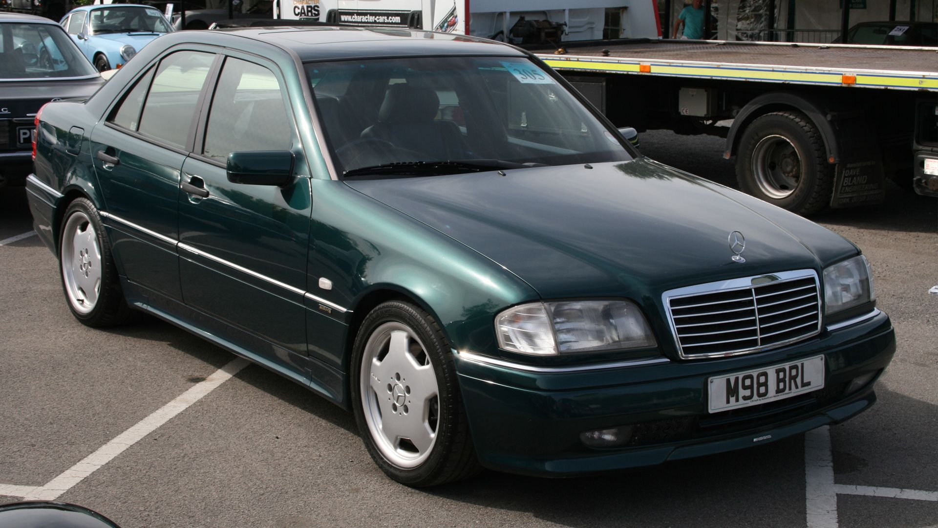 Estacionado 1995 Mercedes-Benz C36 AMG
