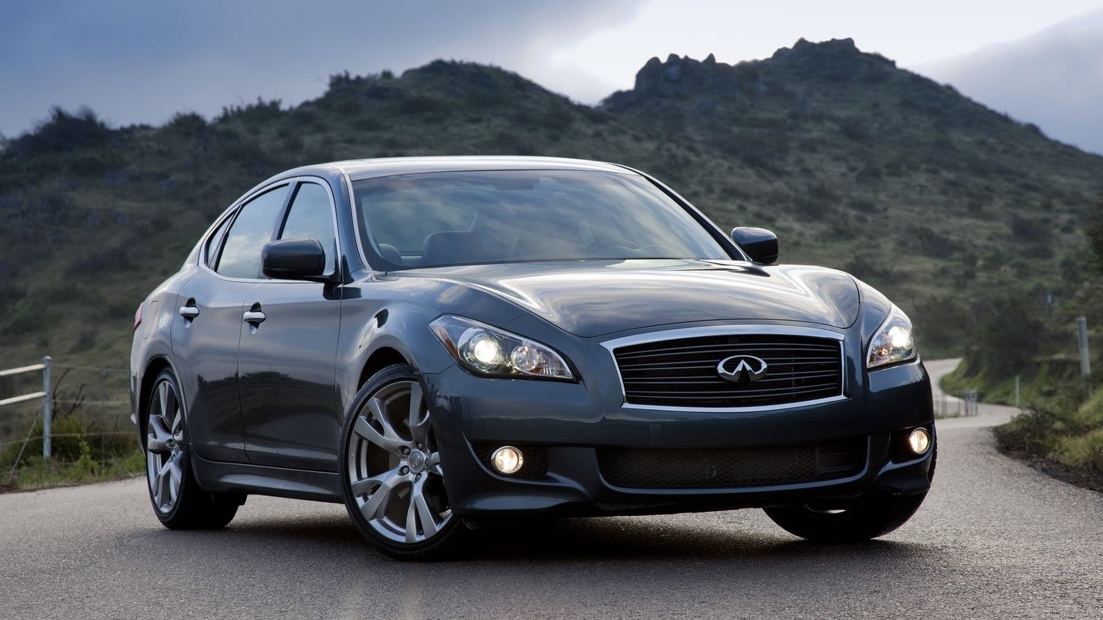 Cinza 2011 Infiniti M56S