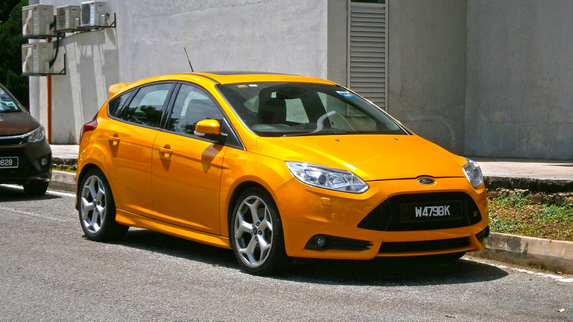 Yellow 2013 Ford Focus ST
