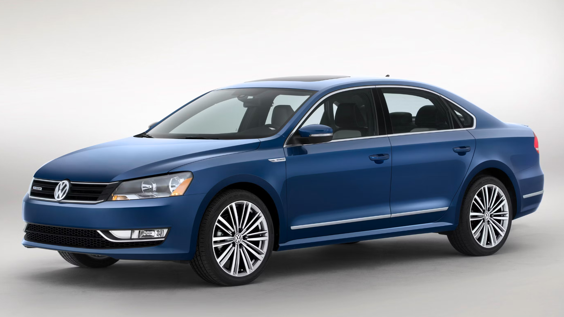 Blue 2014 Volkwagen Passat BlueMotion Concept