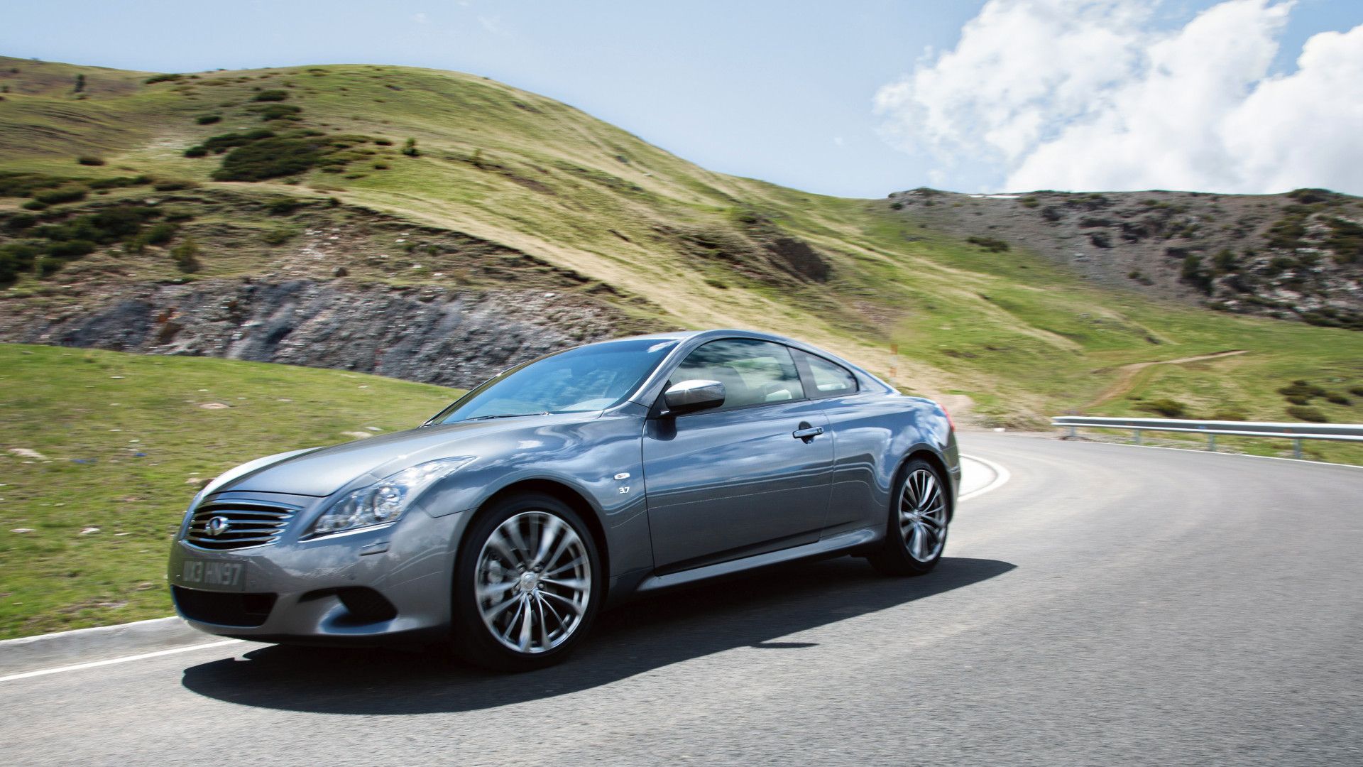 2015 Infiniti Q60 Journey action shot