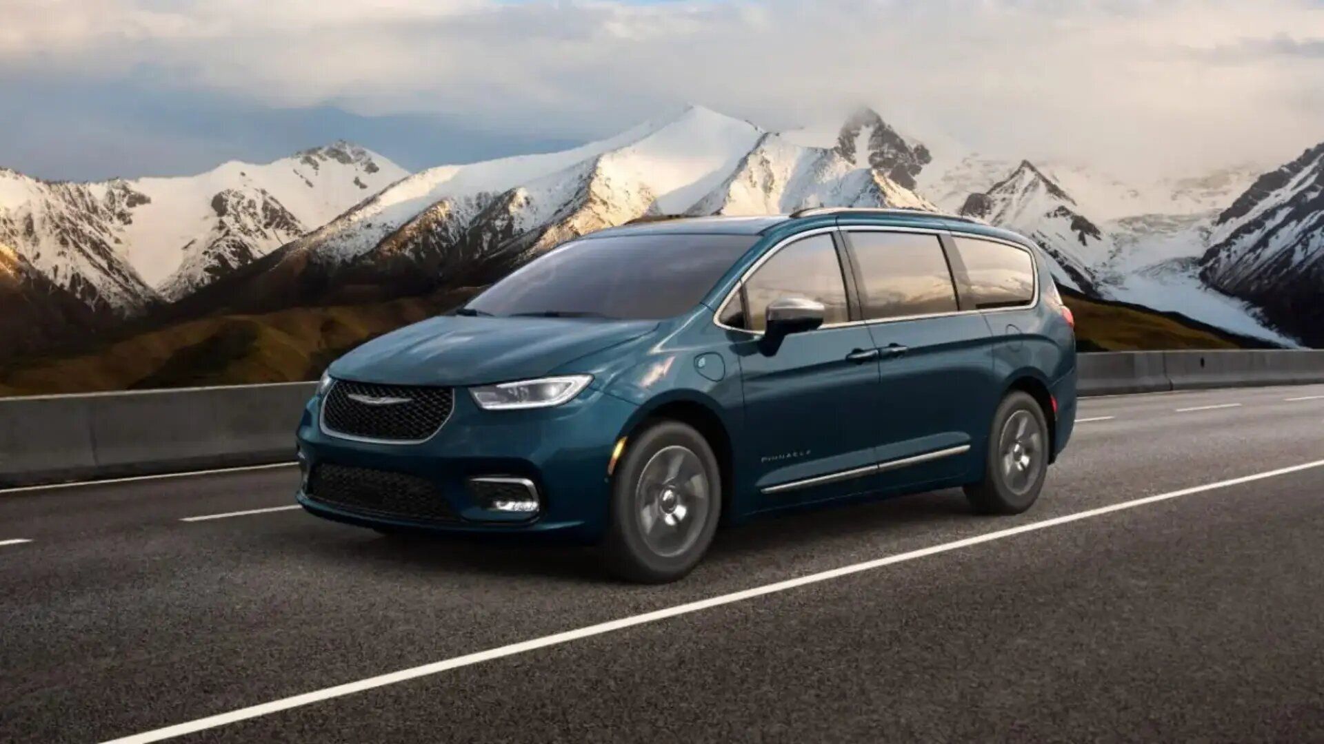 2023 Chrysler Pacifica Hybrid Minivan exterior