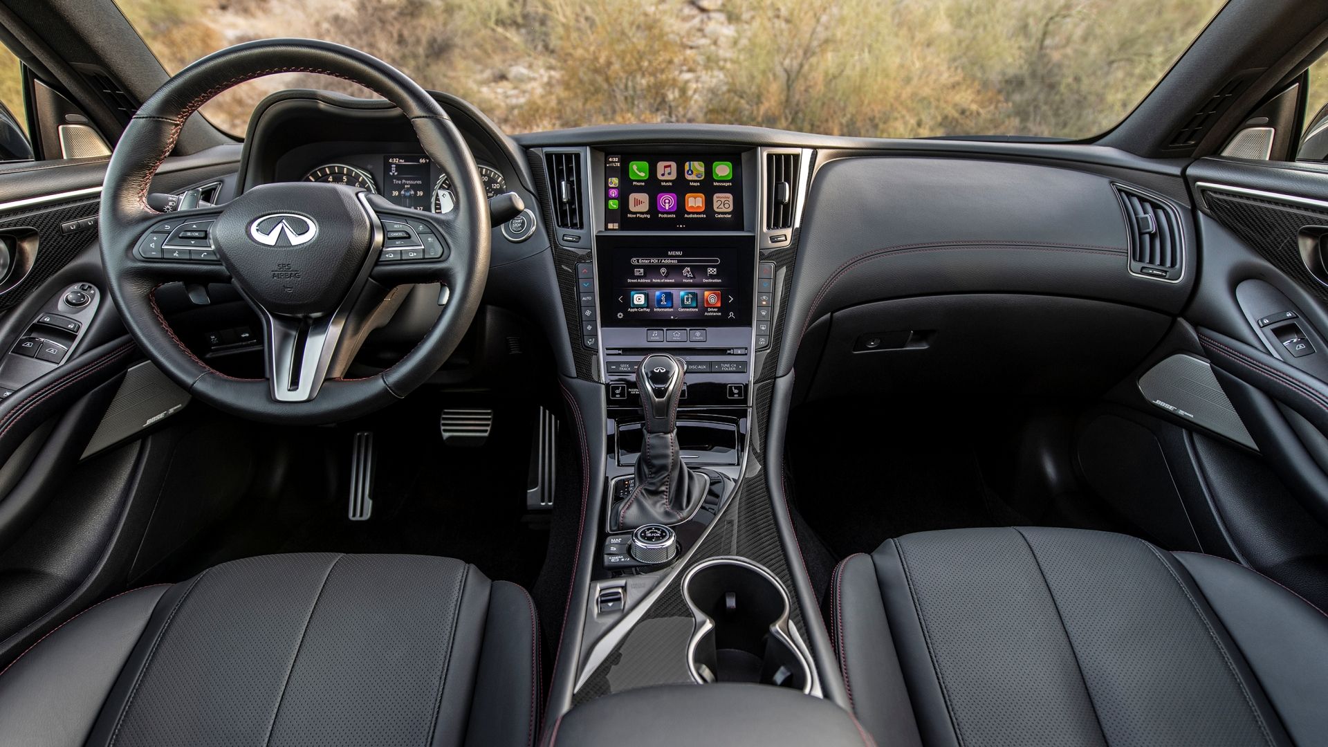 Foto frontal do interior do Infiniti Q60 2023