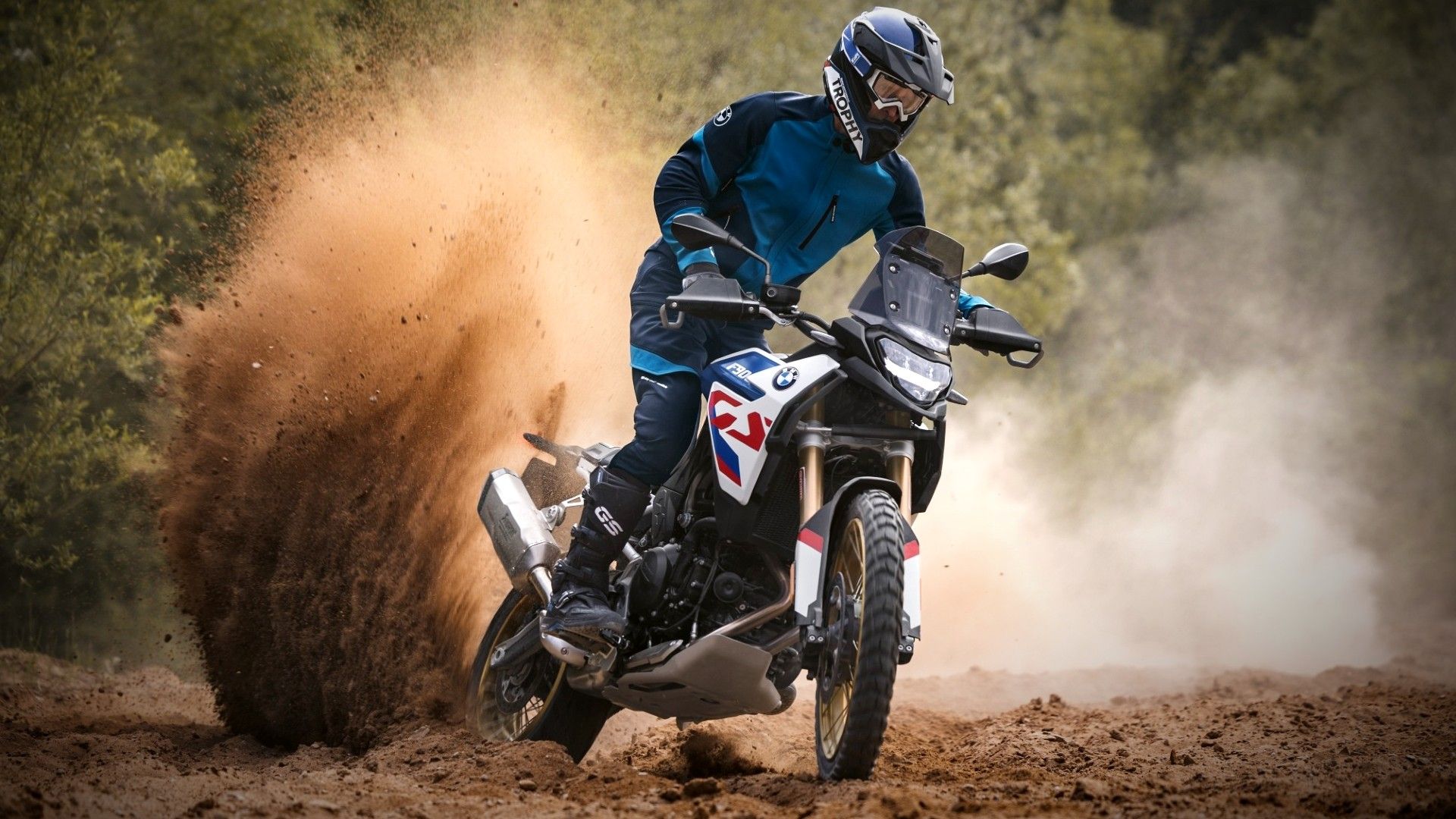 2024 BMW F 900 GS Action 4