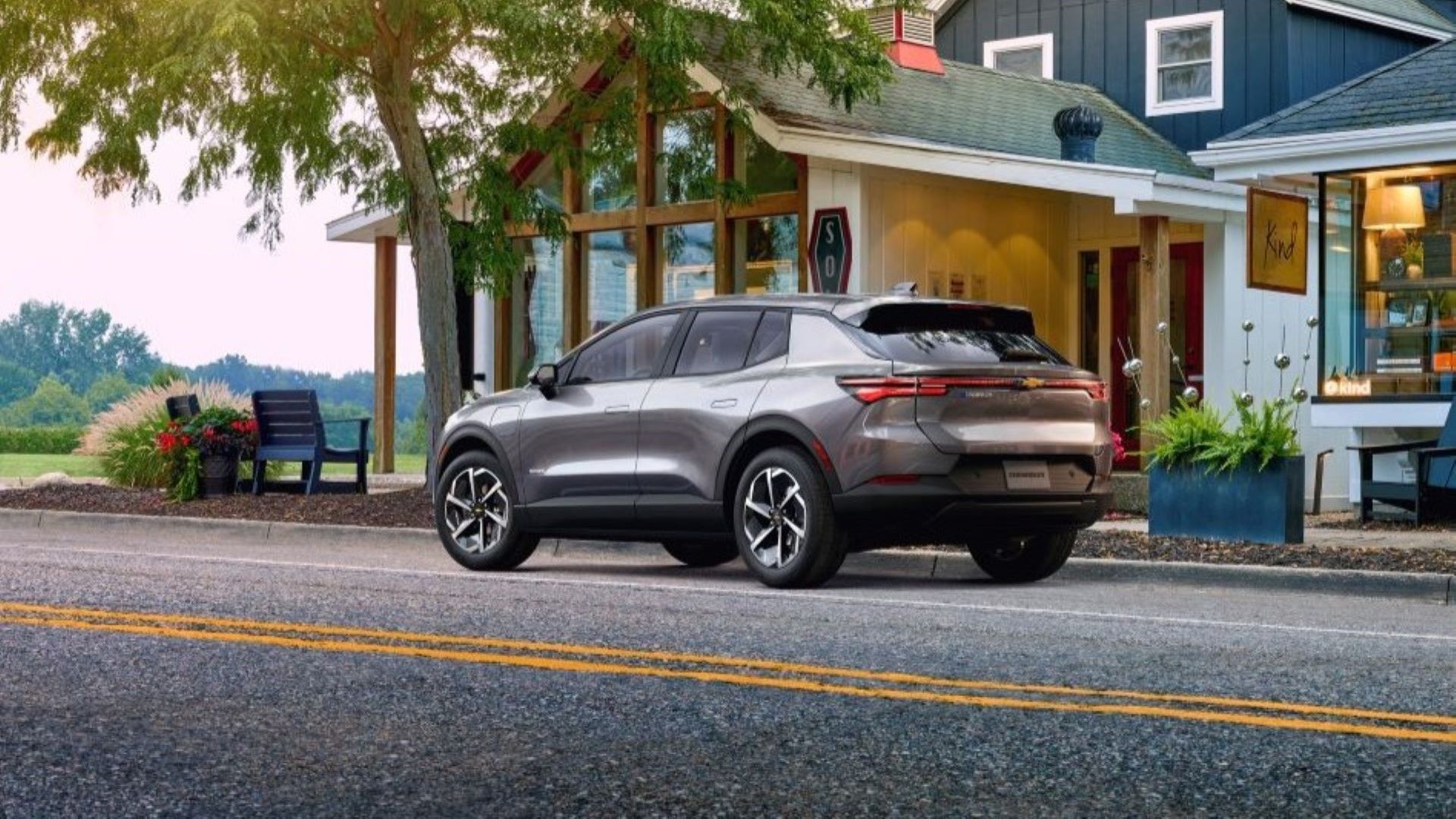 Chevrolet Equinox EV 2024 estacionado