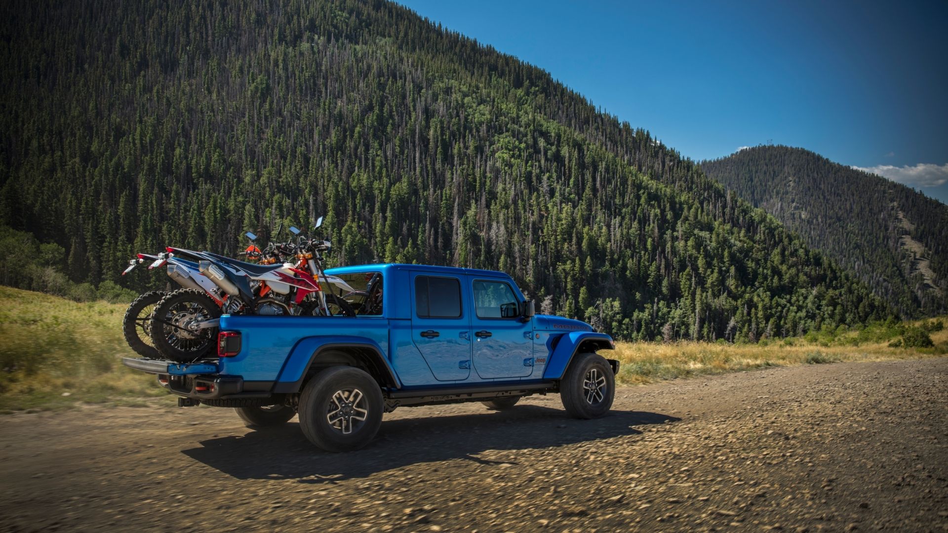 Jeep Mojave X 2024 года, вид сзади 3/4