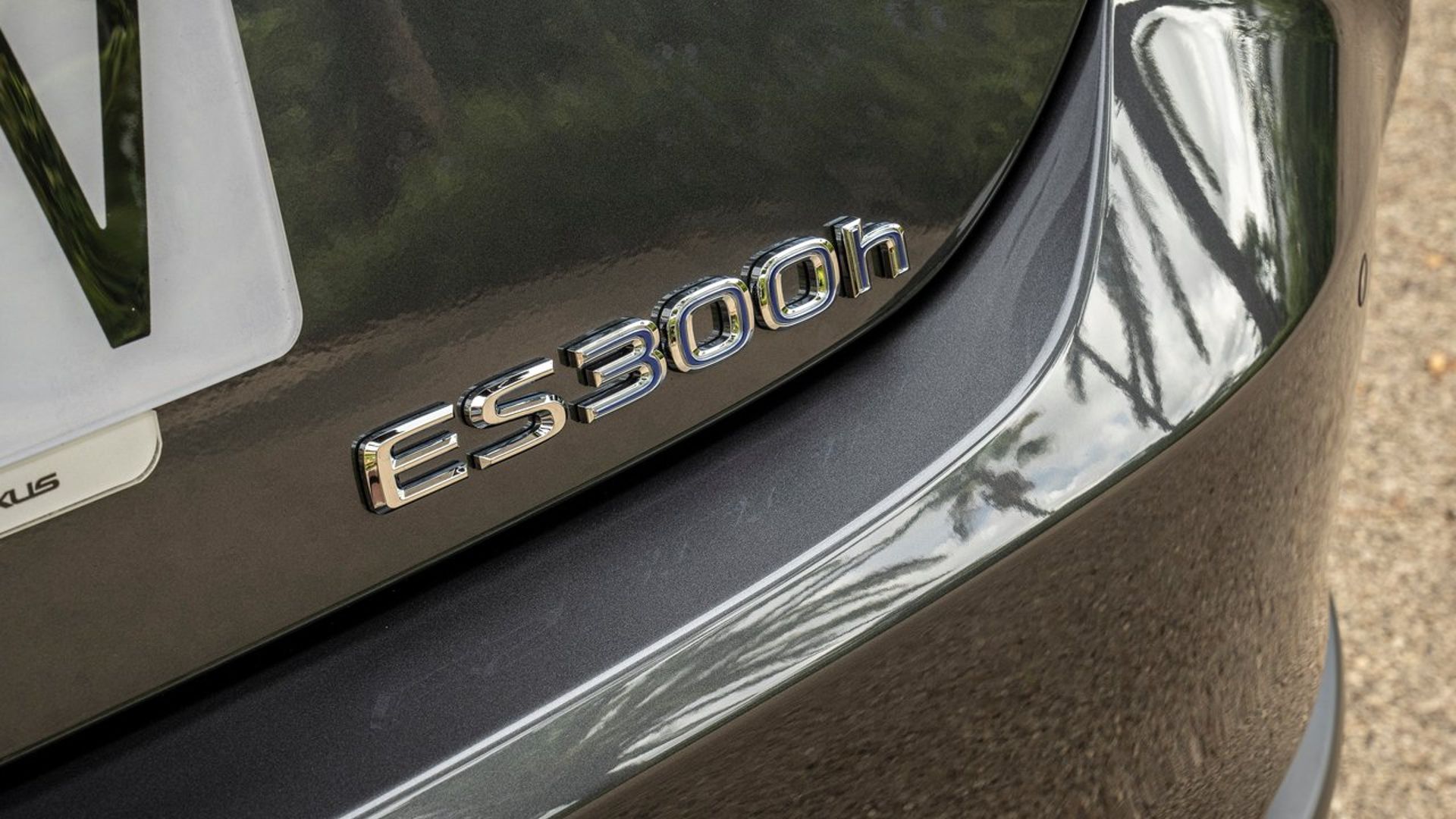 10 Things To Know About The Lexus ES Hybrid