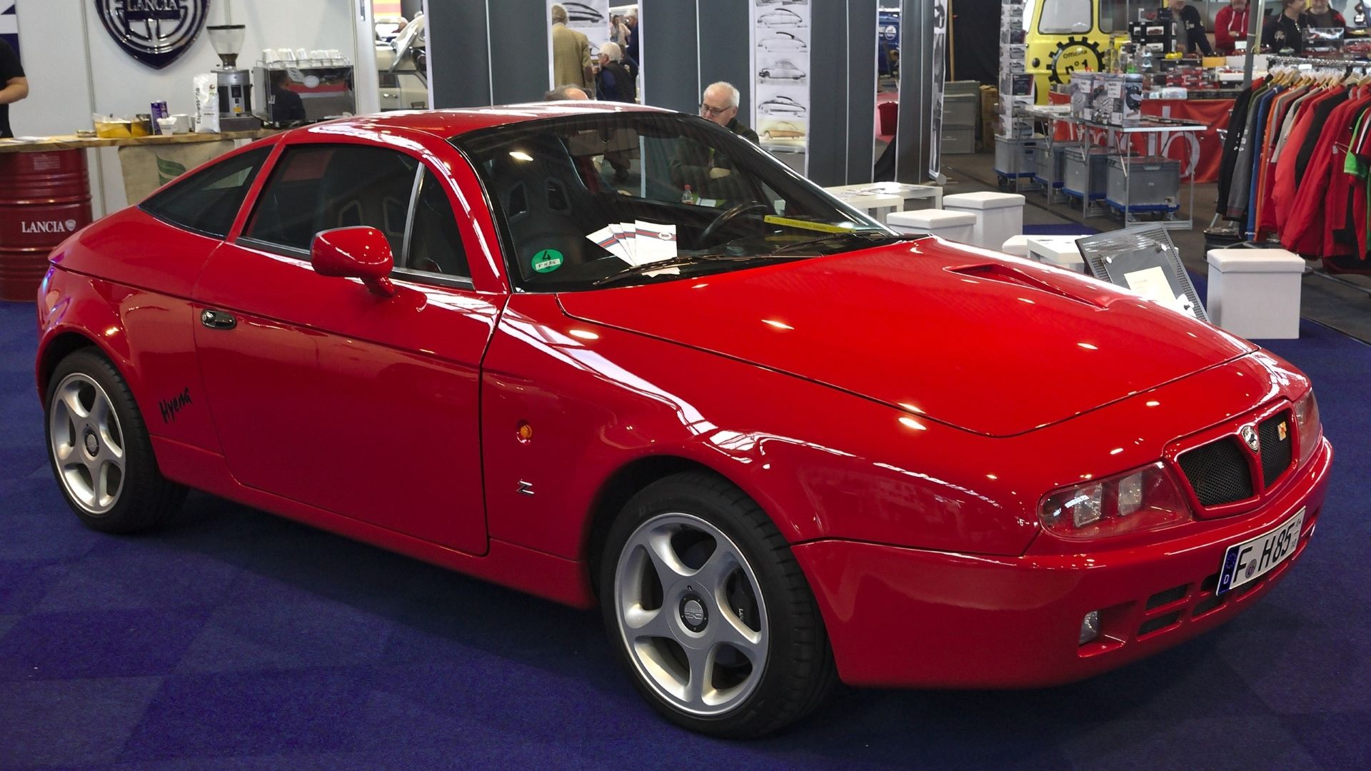 Uma foto frontal 3/4 de um Lancia Hyena construído pela Zagato 1993