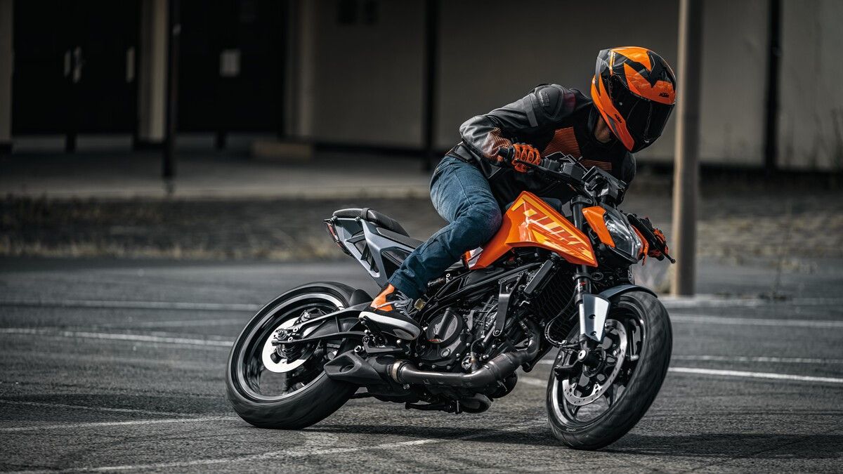 Ktm duke 250 deals price