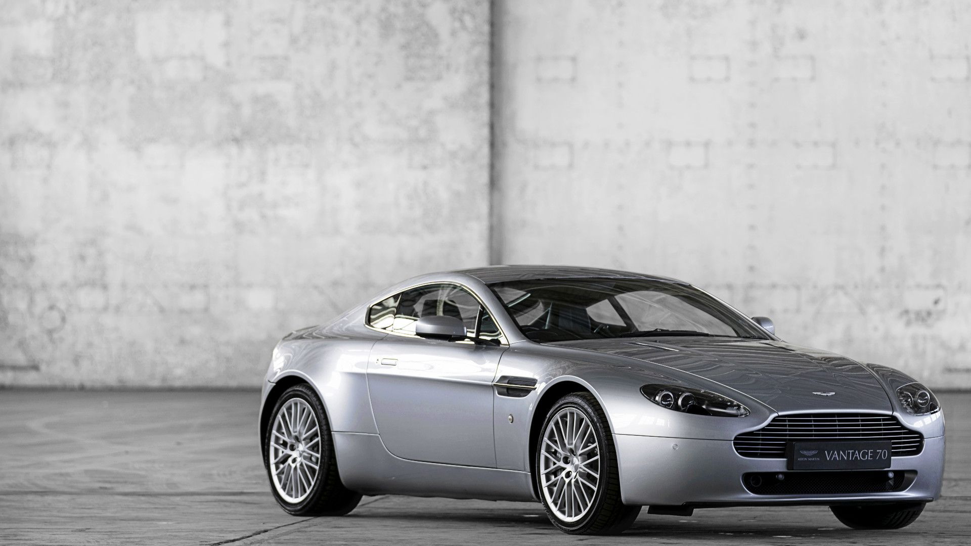 Aston Martin V8 Vantage profile shot