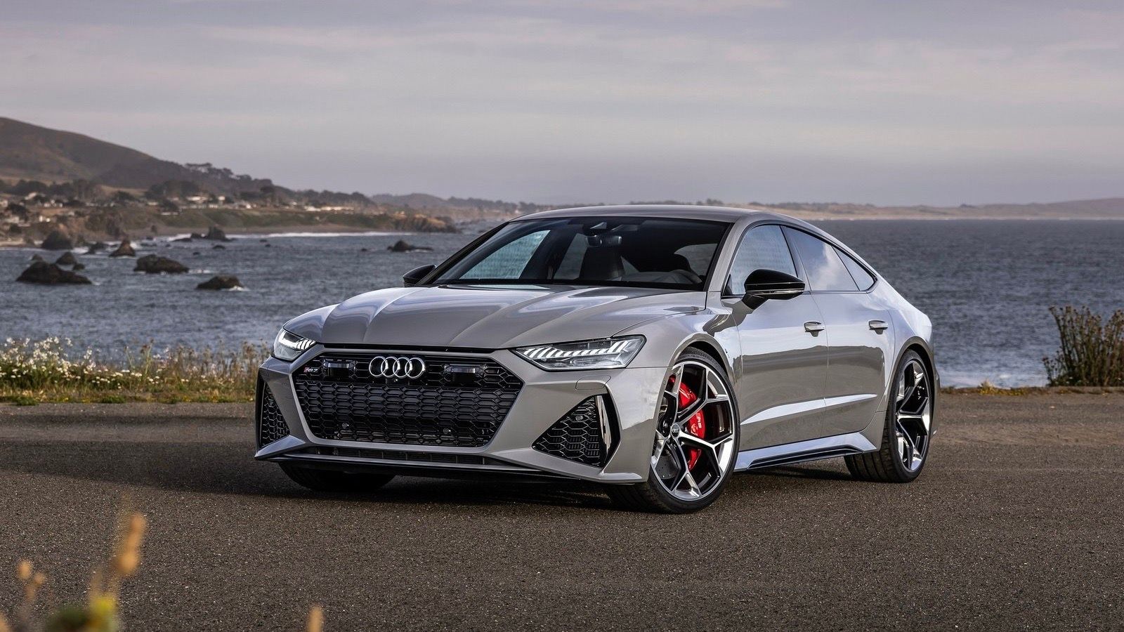 2023 silver Audi RS7 Sportback performance