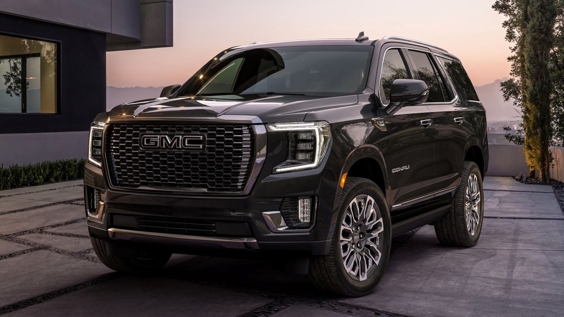 Foto frontal 3/4 do 2023 GMC Yukon Denali Ultimate