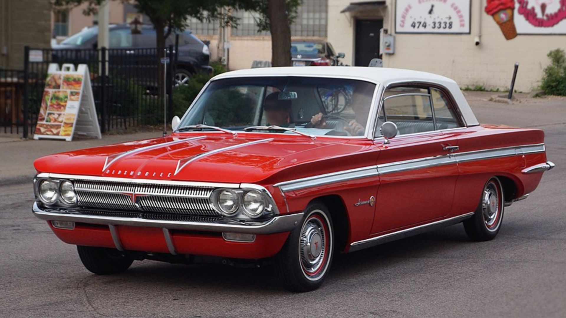 Oldsmobile Cutlass Jetfire vermelho 1962