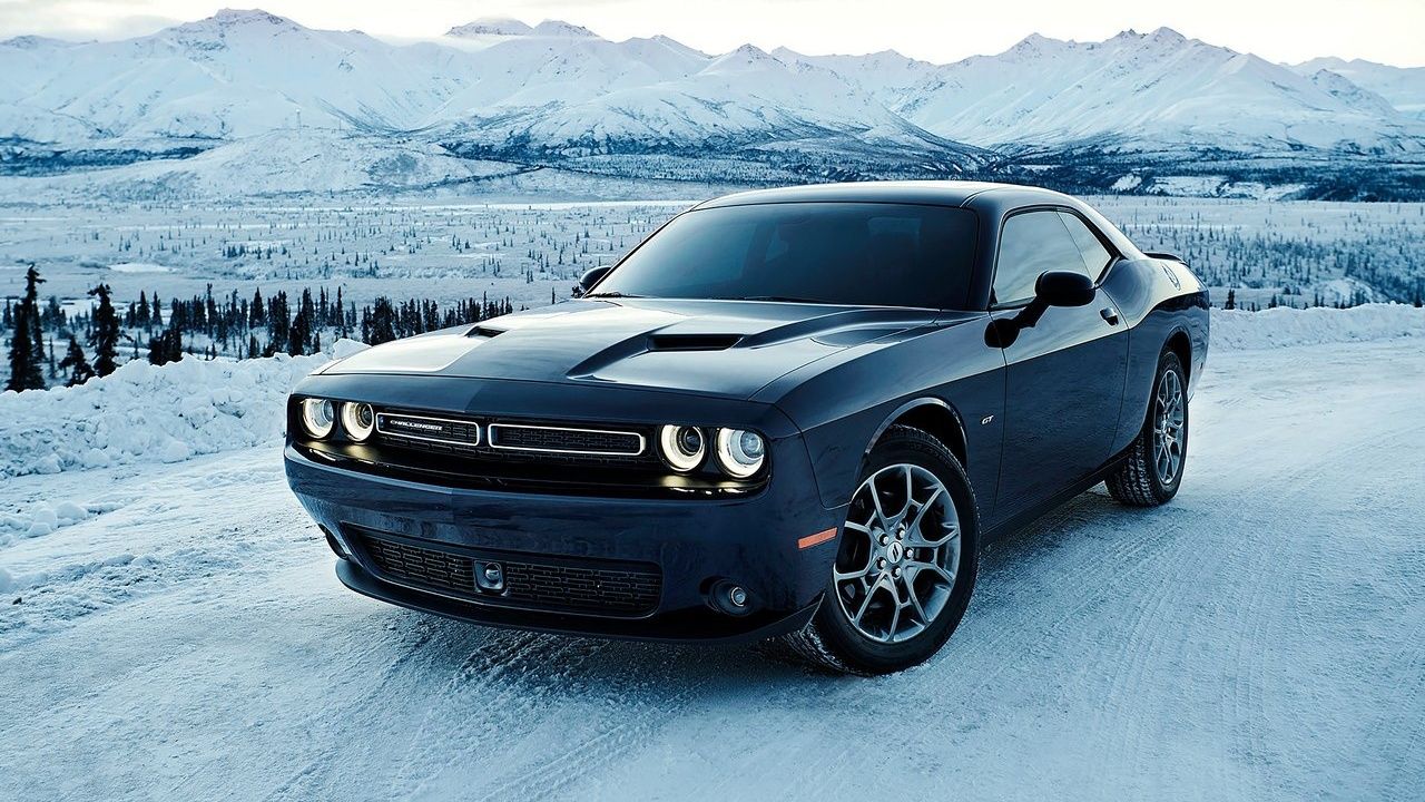 Dodge Challenger GT preto