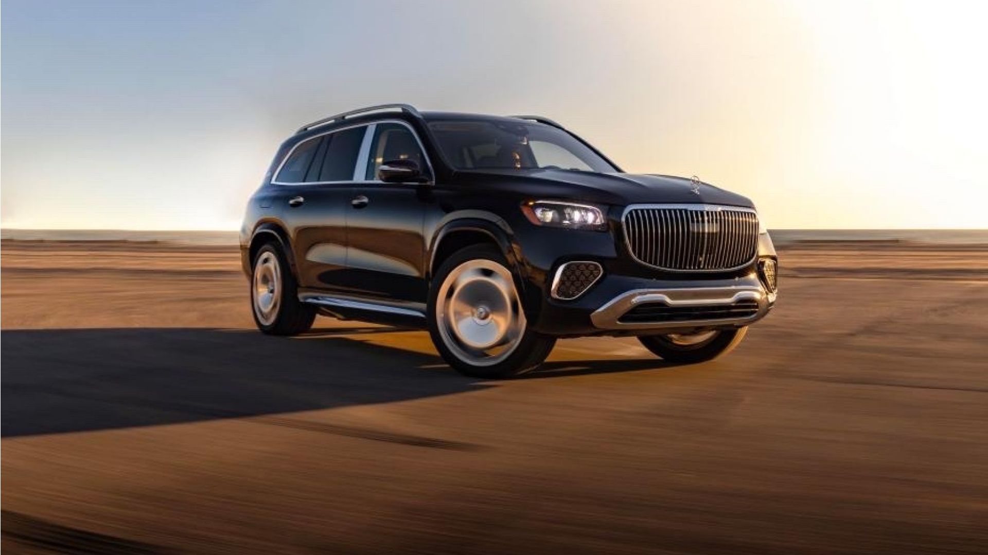 Mercedes-Benz GL600 - vista frontal e lateral direita - preto - dirigindo no deserto