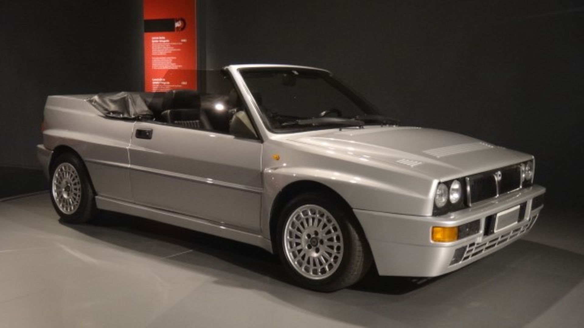 Uma exibição única do Lancia Delta Integrale Spider one no Museo Nazionale Dell'Automobile