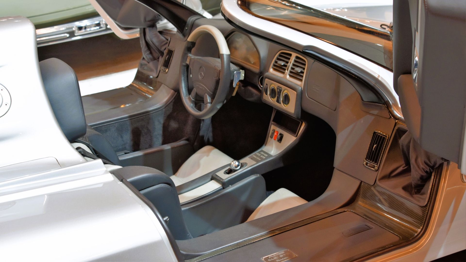 Foto do cockpit do Mercedes-Benz AMG CLK GTR Roadster