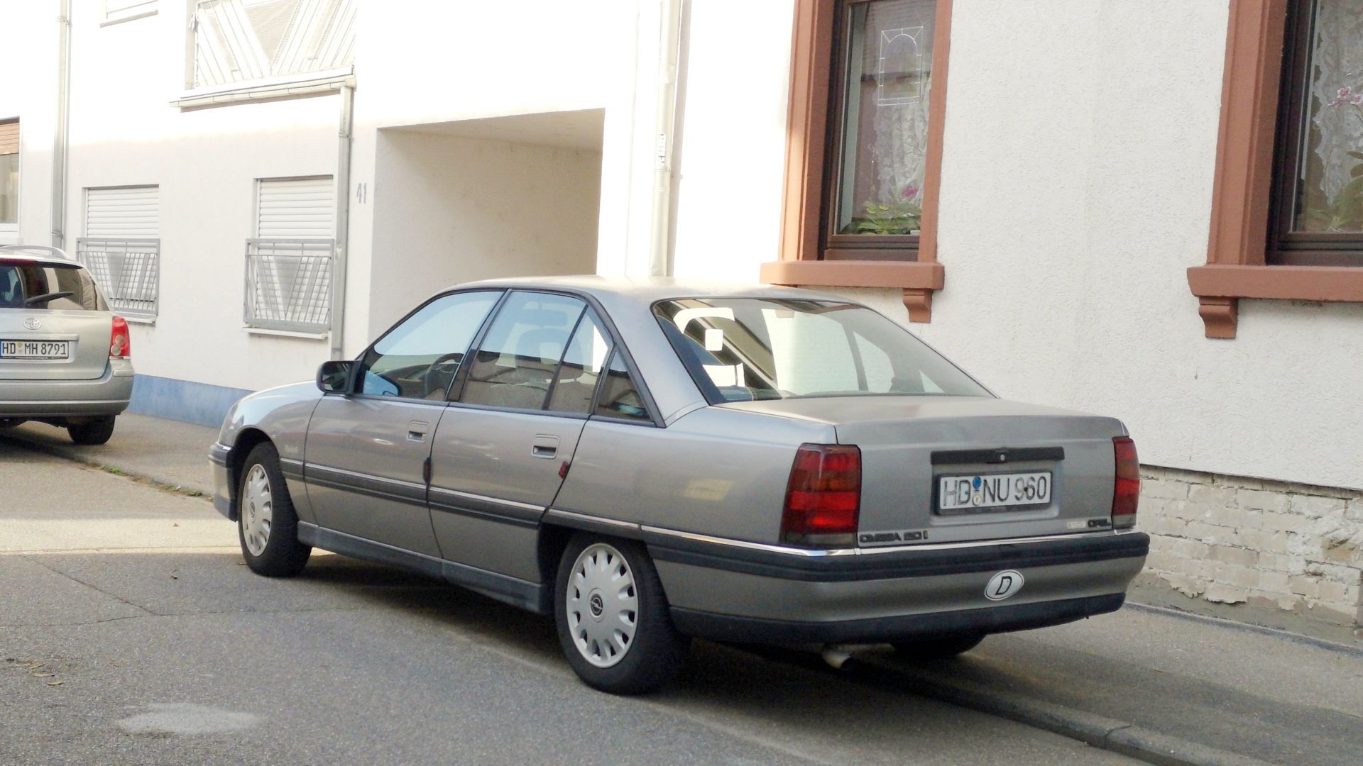 Opel Omega traseira 3/4 foto exterior