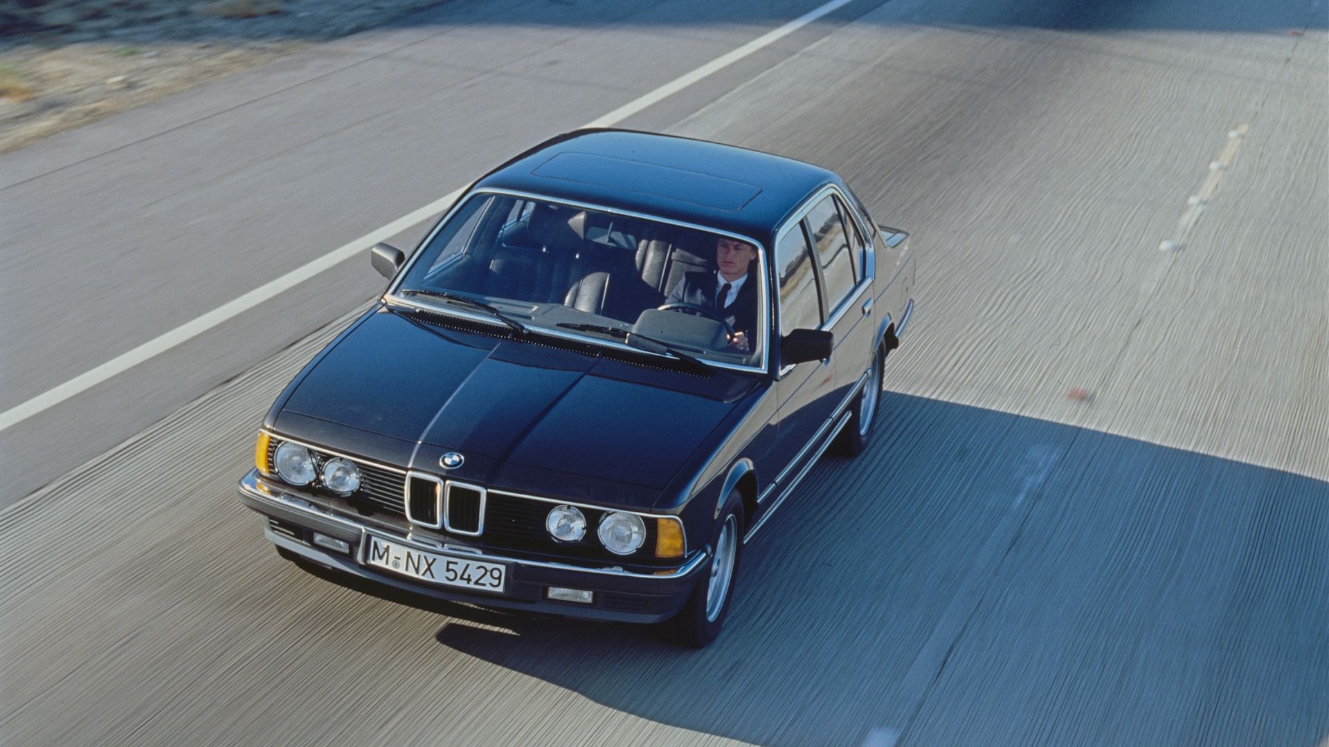 E23 BMW 7 Series Saloon action shot