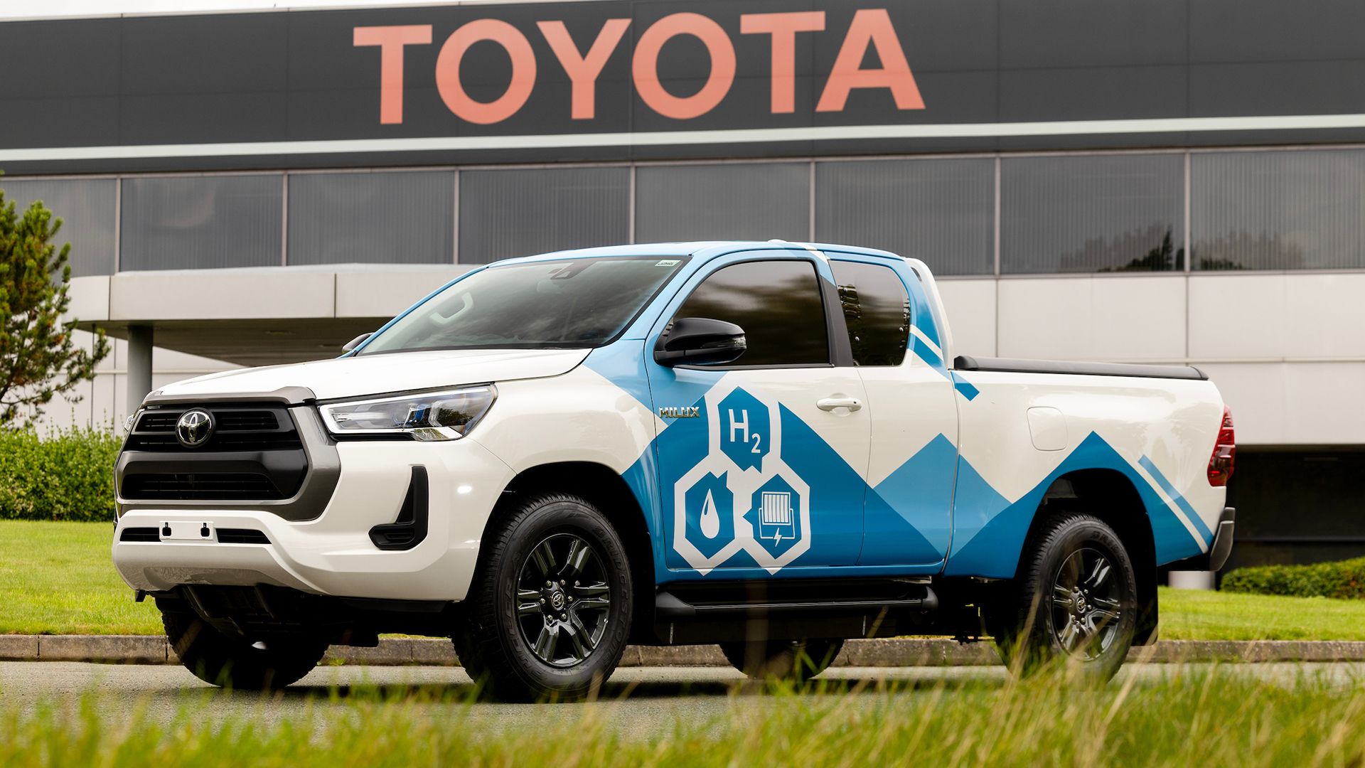 Front 3/4 view of a 2023 Toyota Hilux Hydrogen prototype