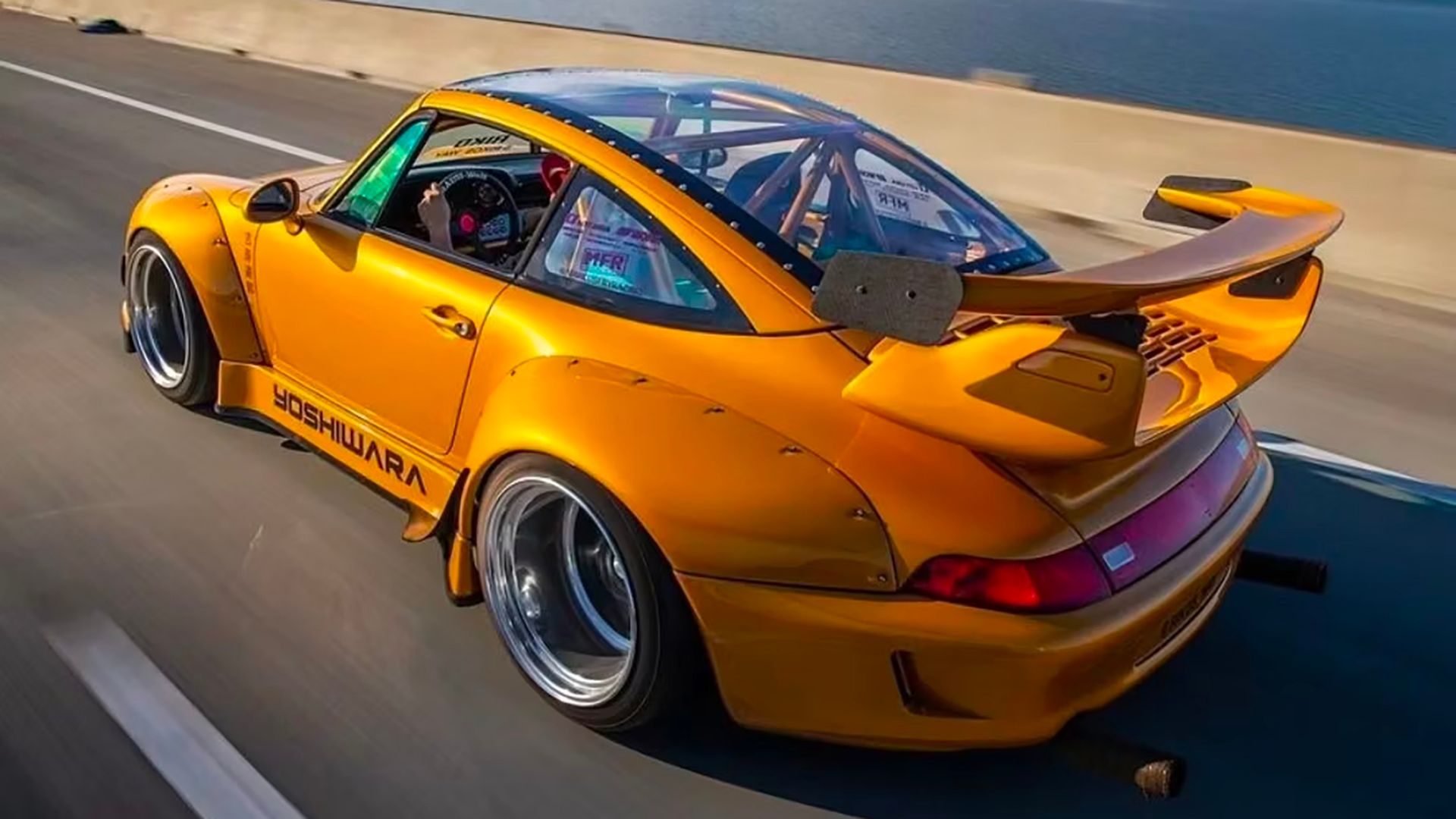 RWB Yoshi 911 na estrada