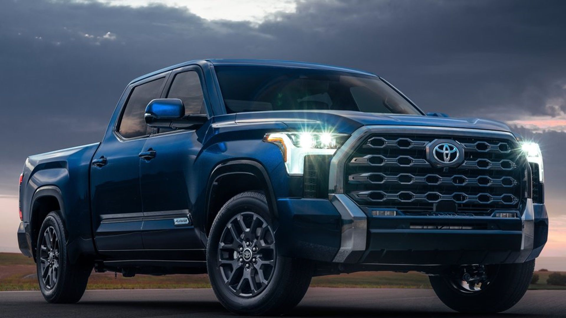 Toyota-Tundra-2022-1024-0b-1