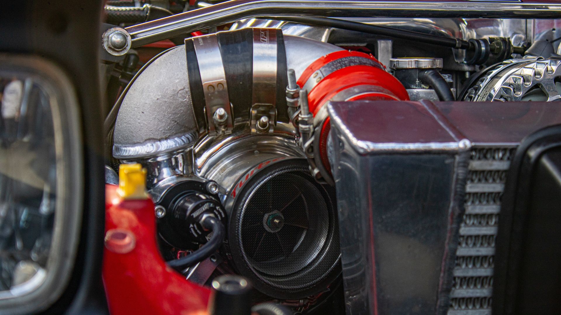 Foto do carregador turbo por Komorebi Photo no Unsplash
