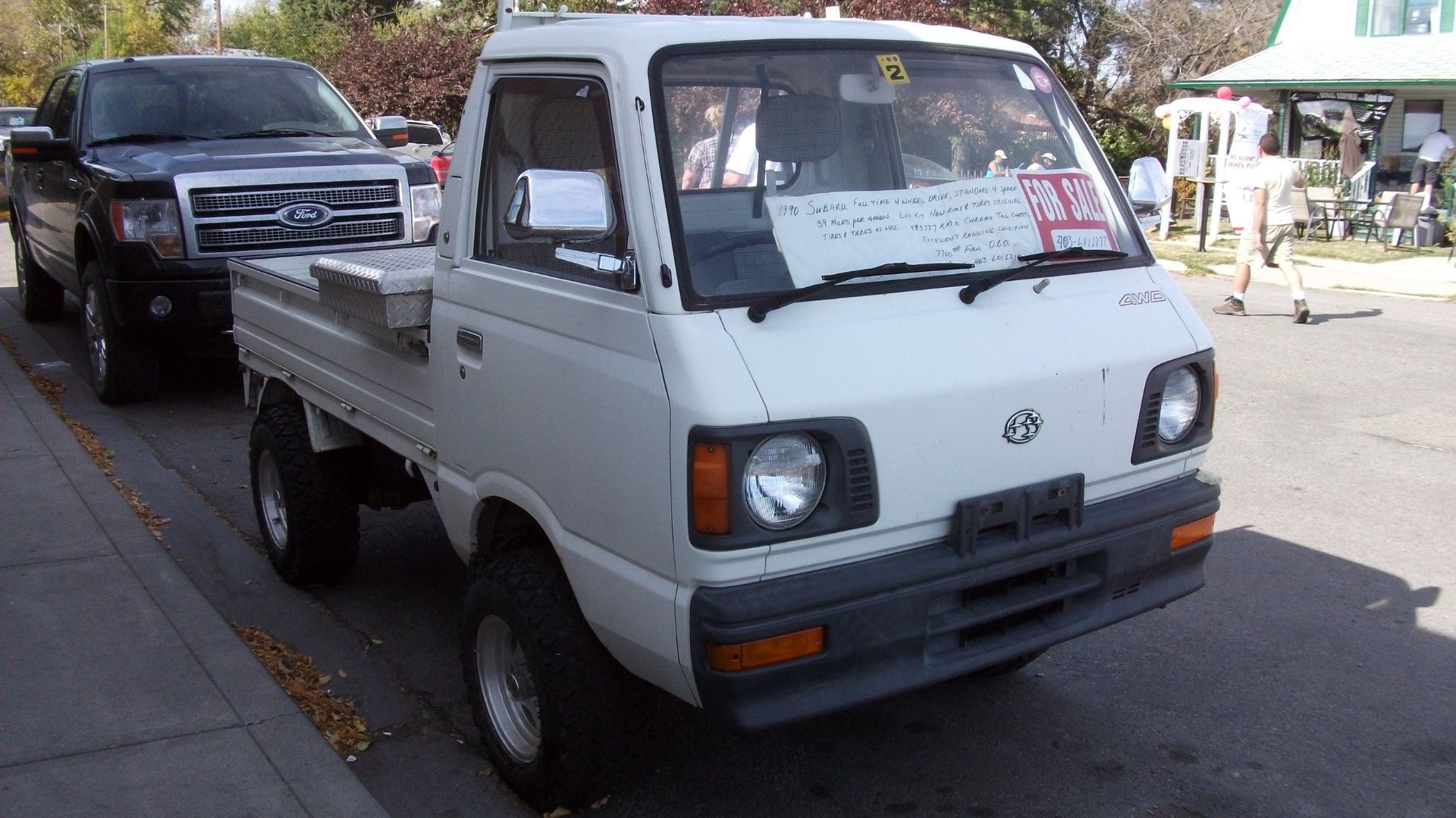 Foto frontal do caminhão Subaru Sambar Kei