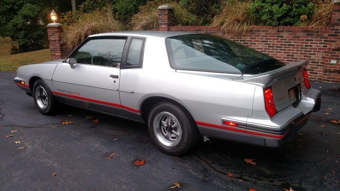 1986 Pontiac Grand Prix 2+2, Rear Side View