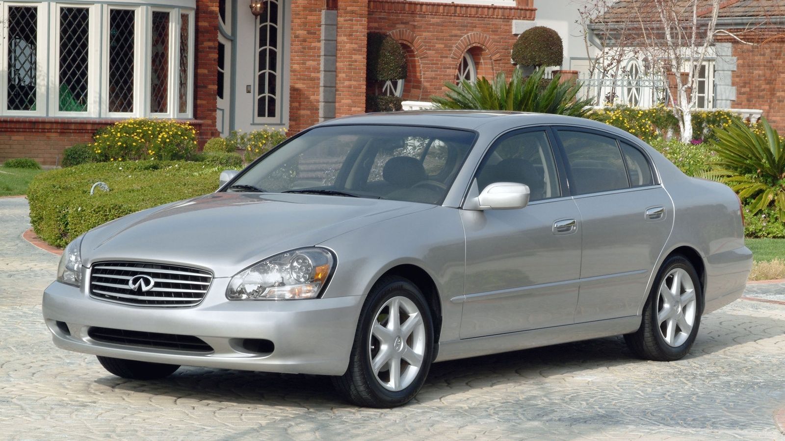 Silver Infiniti Q45