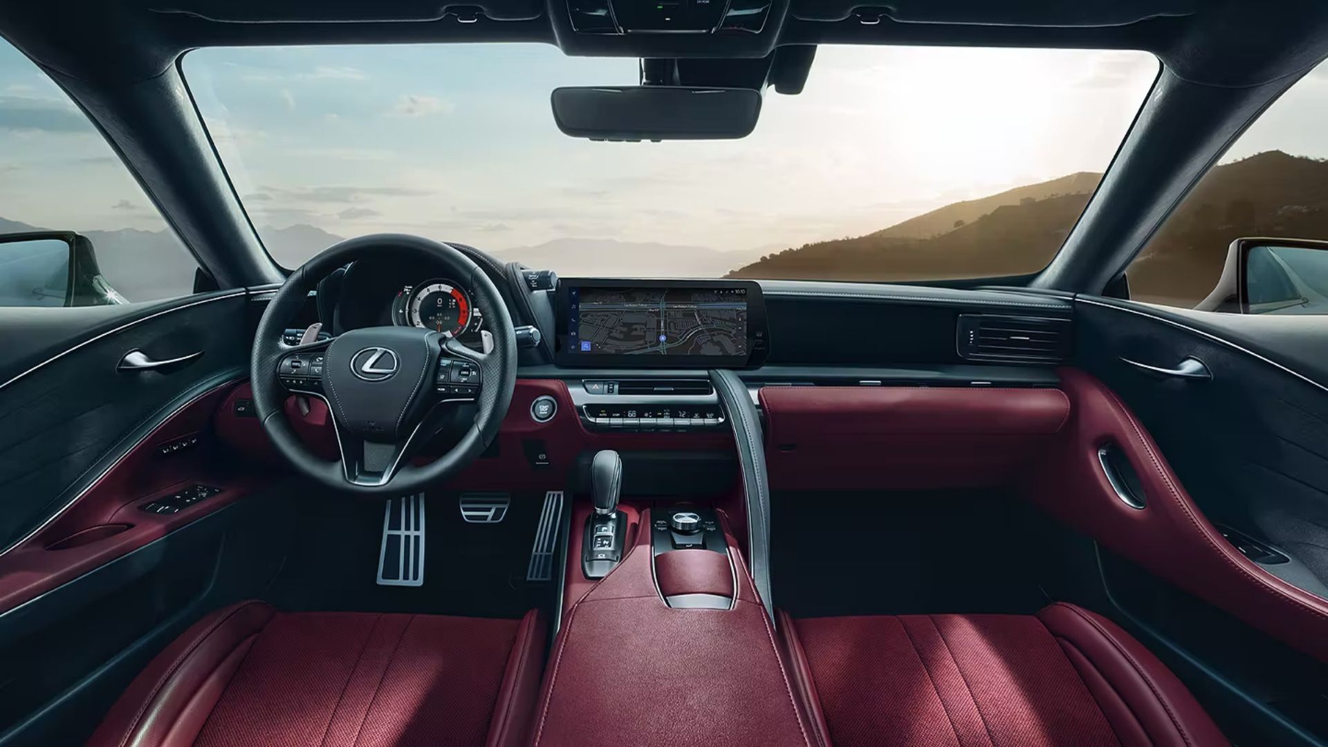 Cabine dianteira interna híbrida Lexus LC 500h 2024