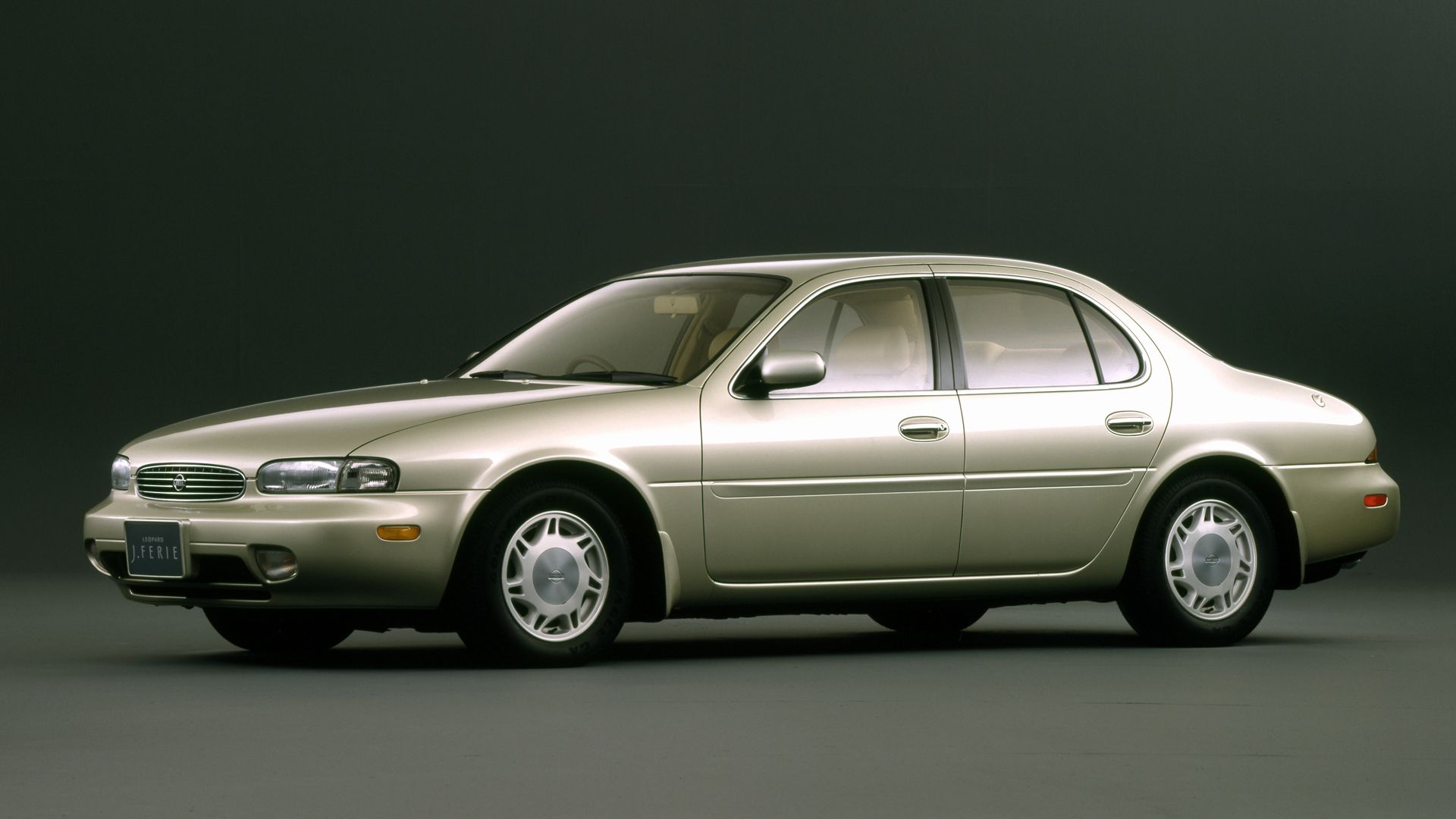 Estacionado 1992 Nissan Leopard J. Ferie 