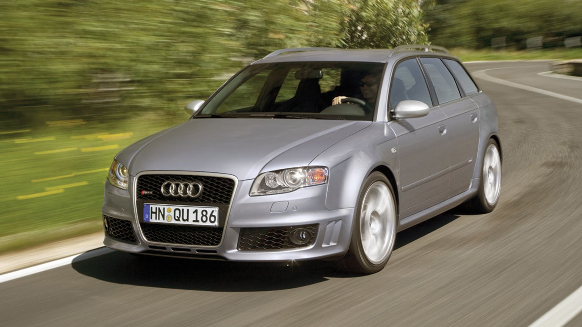 Audi RS 4 Avant cinza