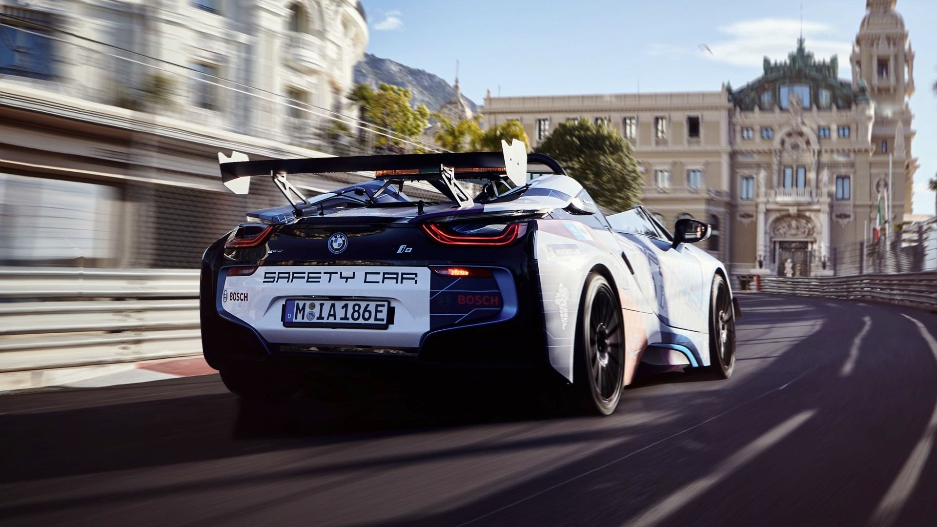 Condução do carro de segurança i8 Speedster