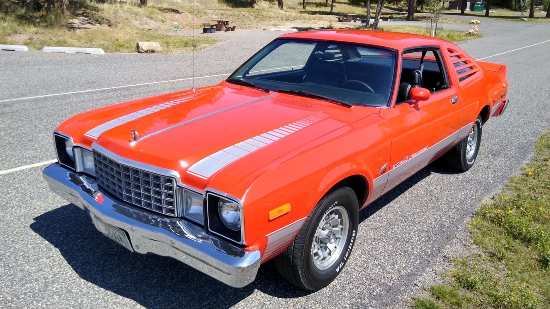 Road Runner Volare Vermelho