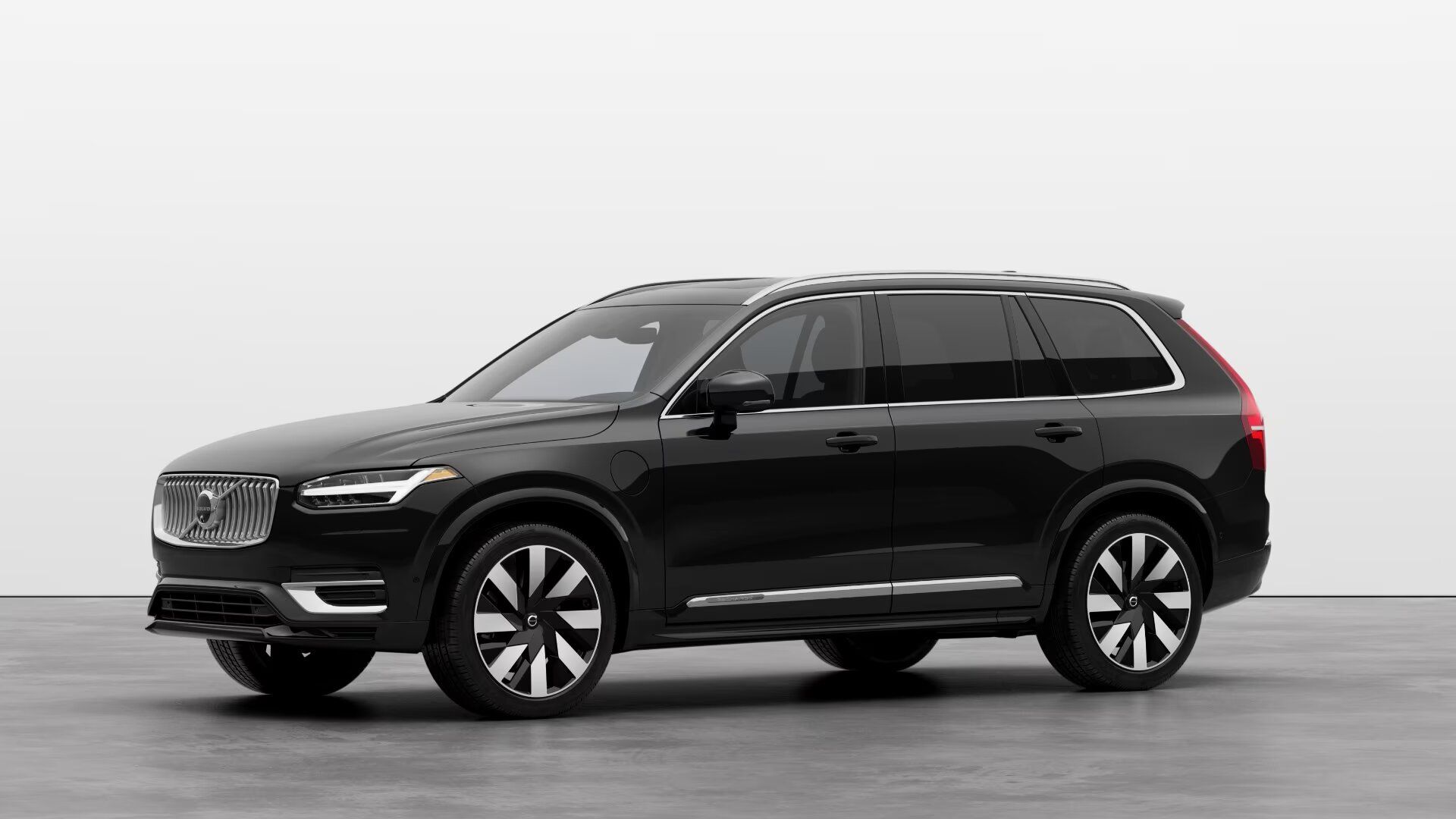 2024 Volvo XC90 Plug-in Hybrid front and side profile