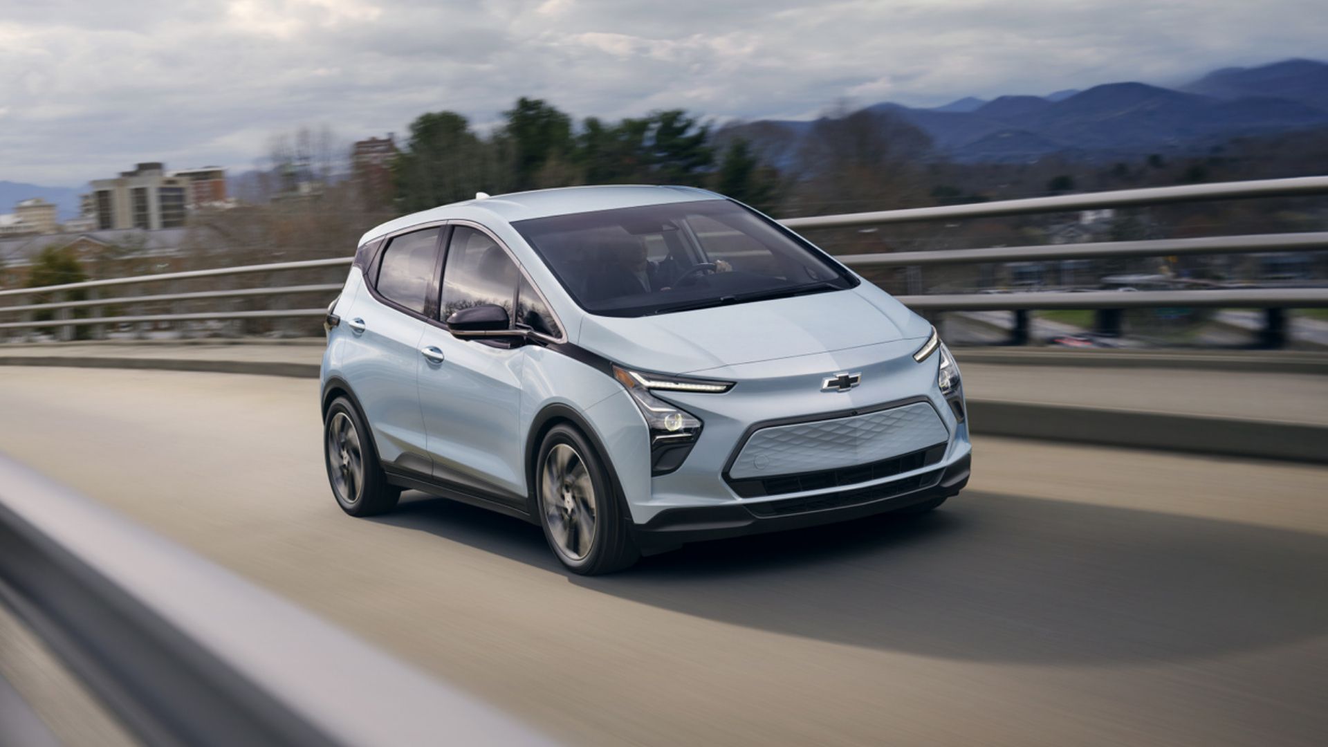 Chevrolet Bolt 2023 em azul claro