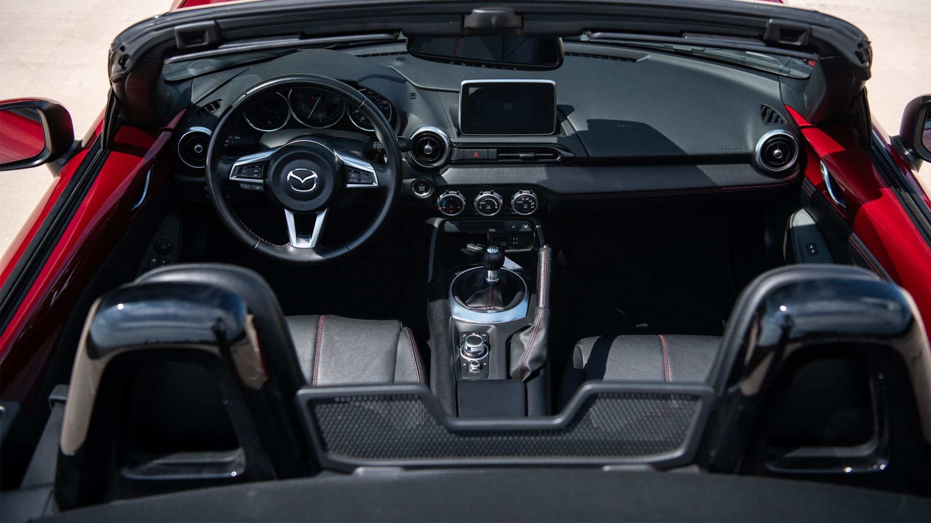 Foto Interior De Um Mazda Miata