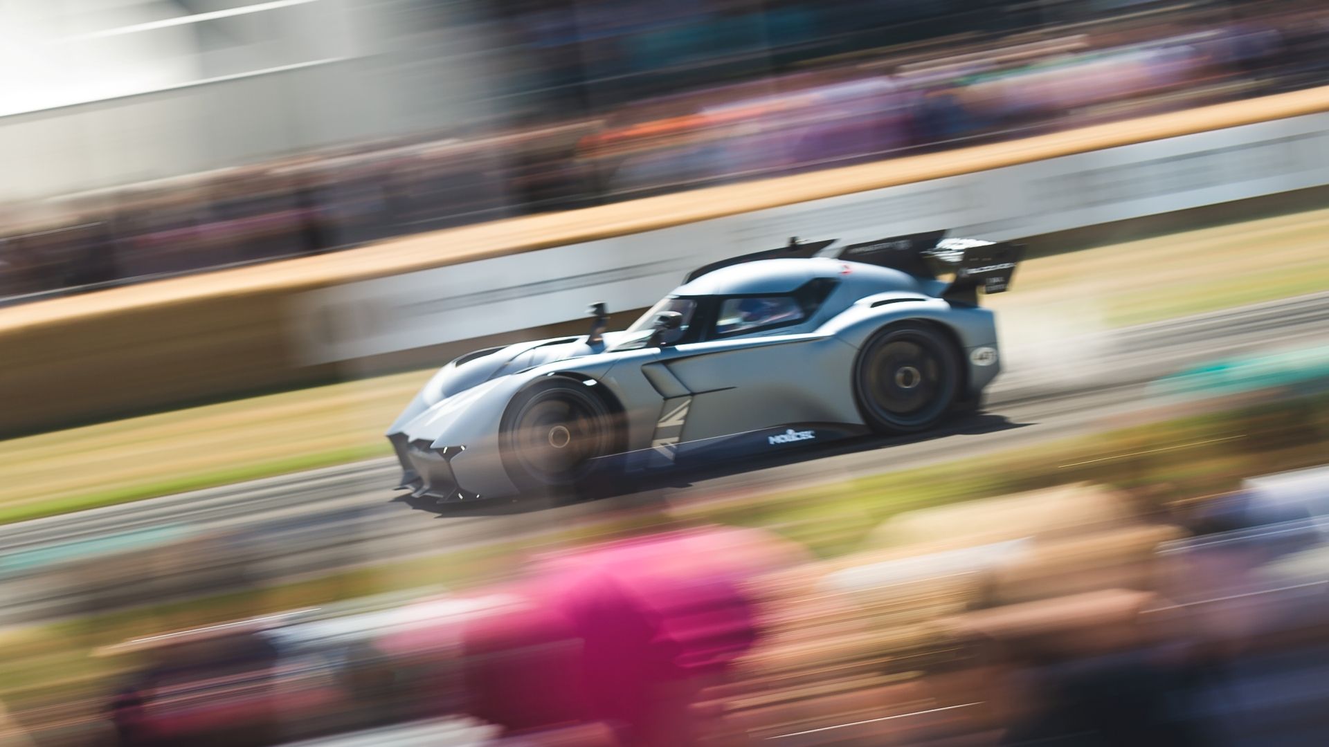 O lado de McMurtry Spéirling deixou o tiro de ação